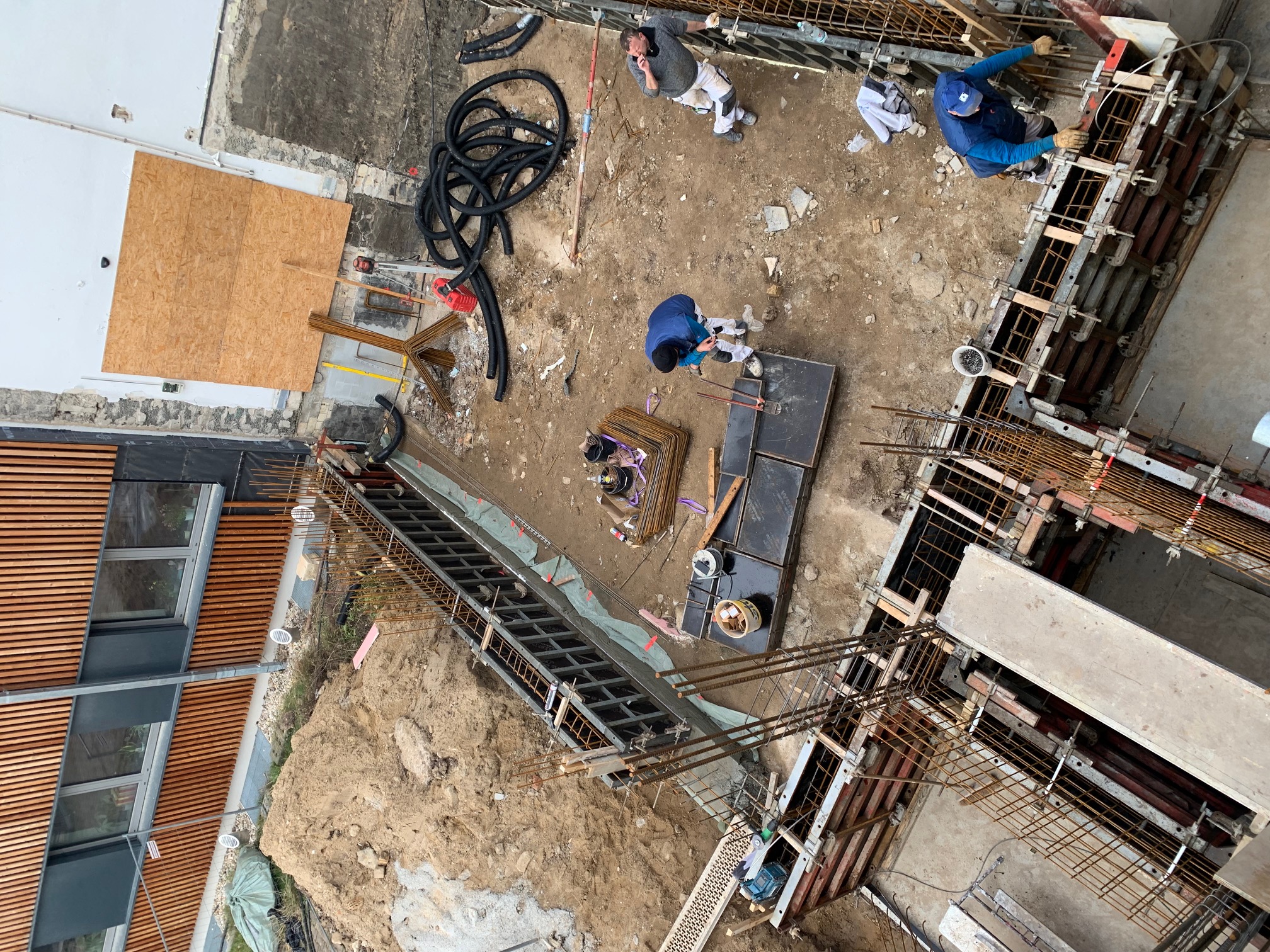 Arbeiten an der Fundamentschalung